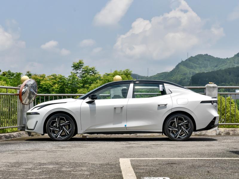 https://car2.autoimg.cn/cardfs/product/g31/M02/E0/CD/autohomecar__ChtlyGZPG4OAZ4R6ABoyGvdI7VA673.jpg